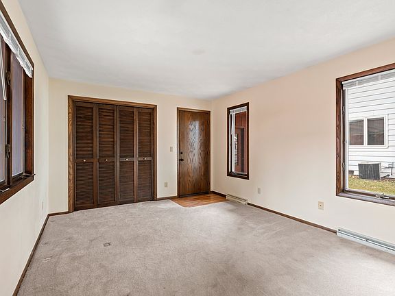 4th image of 918 E Windfield Pl