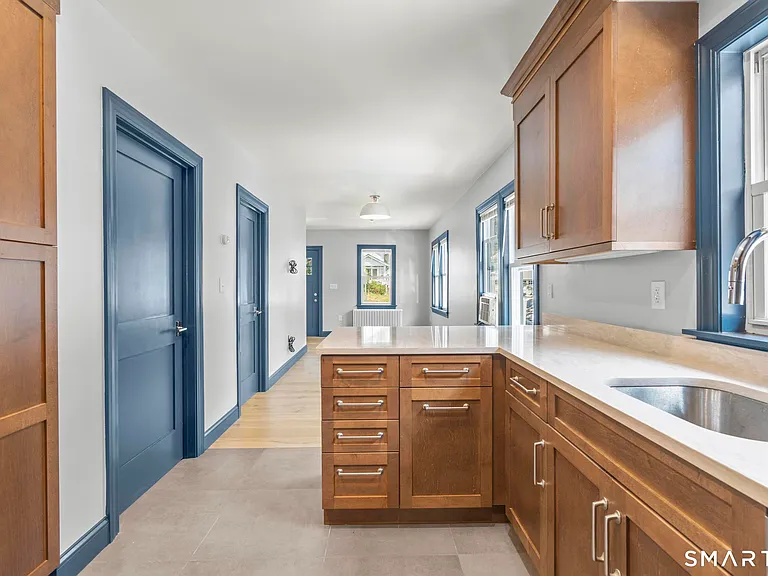 16 Saint Charles Ave — Photo 10