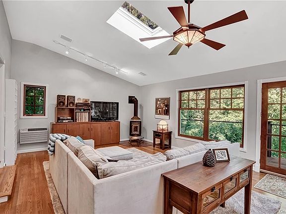 5th image of 56 Morningside Dr