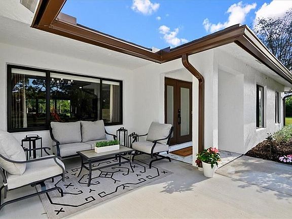3rd image of 16748 Fox Trail Ln