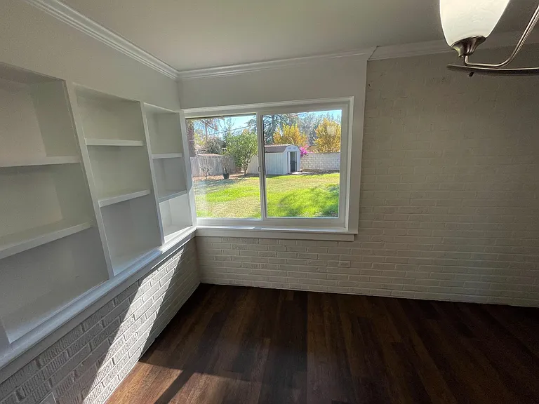 5656 E Waverly Ln — Photo 3
