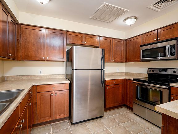 2nd image of 655 Riverside Dr APT 606A