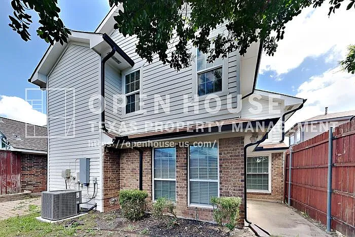 2111 Holly Hill Ln — Photo 18