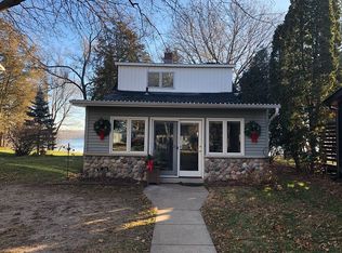 2548 N Huebner Rd, Oconomowoc, WI 53066