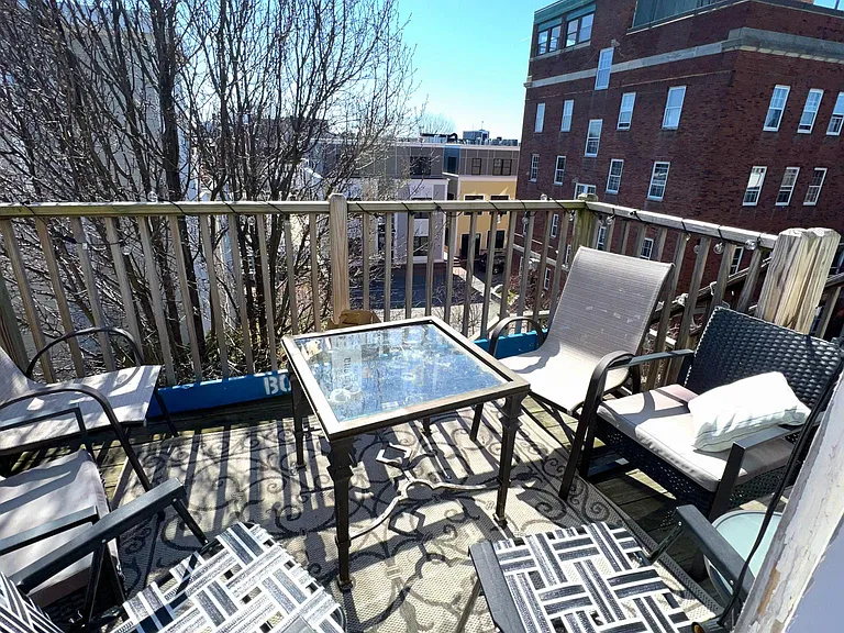 169 W 7th St #2 — Photo 6