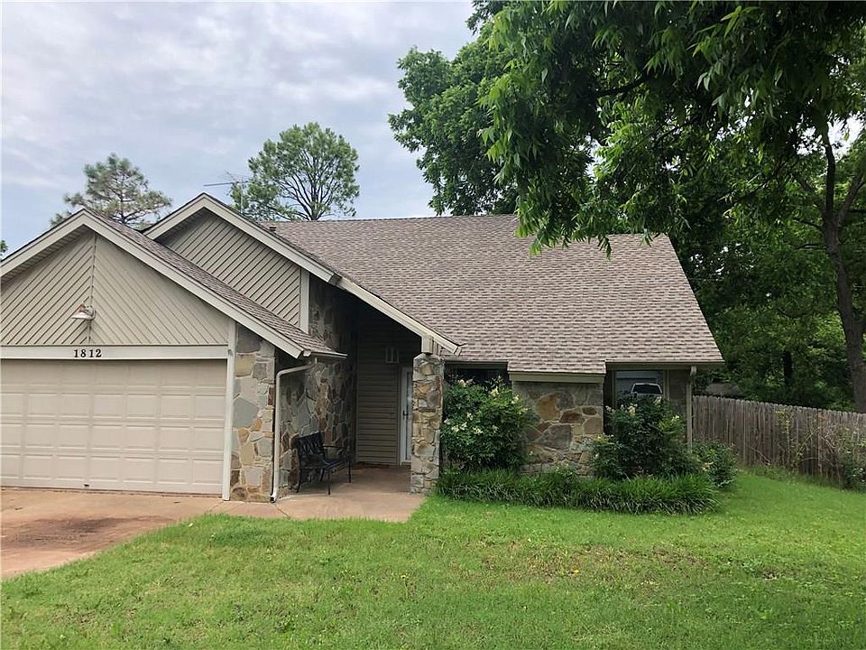 2nd image of 1812 E Chandler Dr