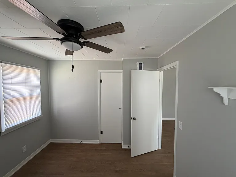 907 Merrill Ave — Photo 18