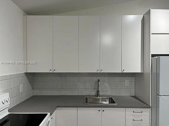 6101 NE Miami Ct #2 — Photo 5