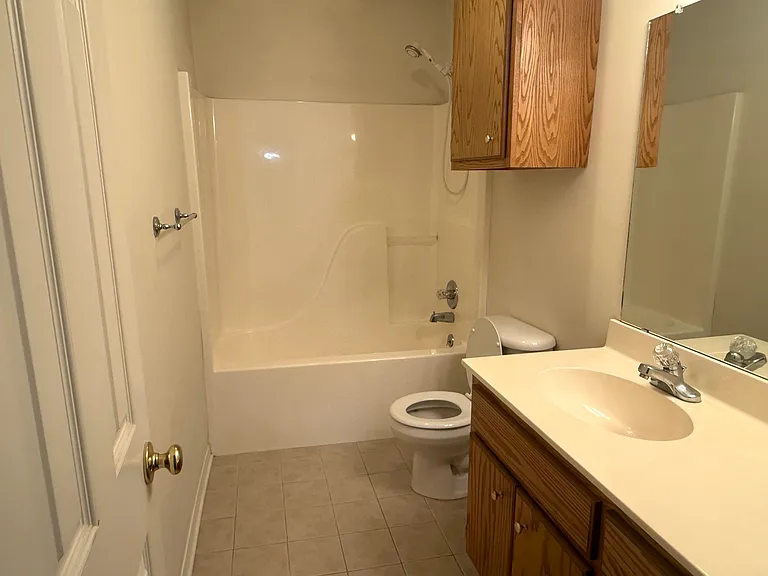 721 Berkshire Dr — Photo 9