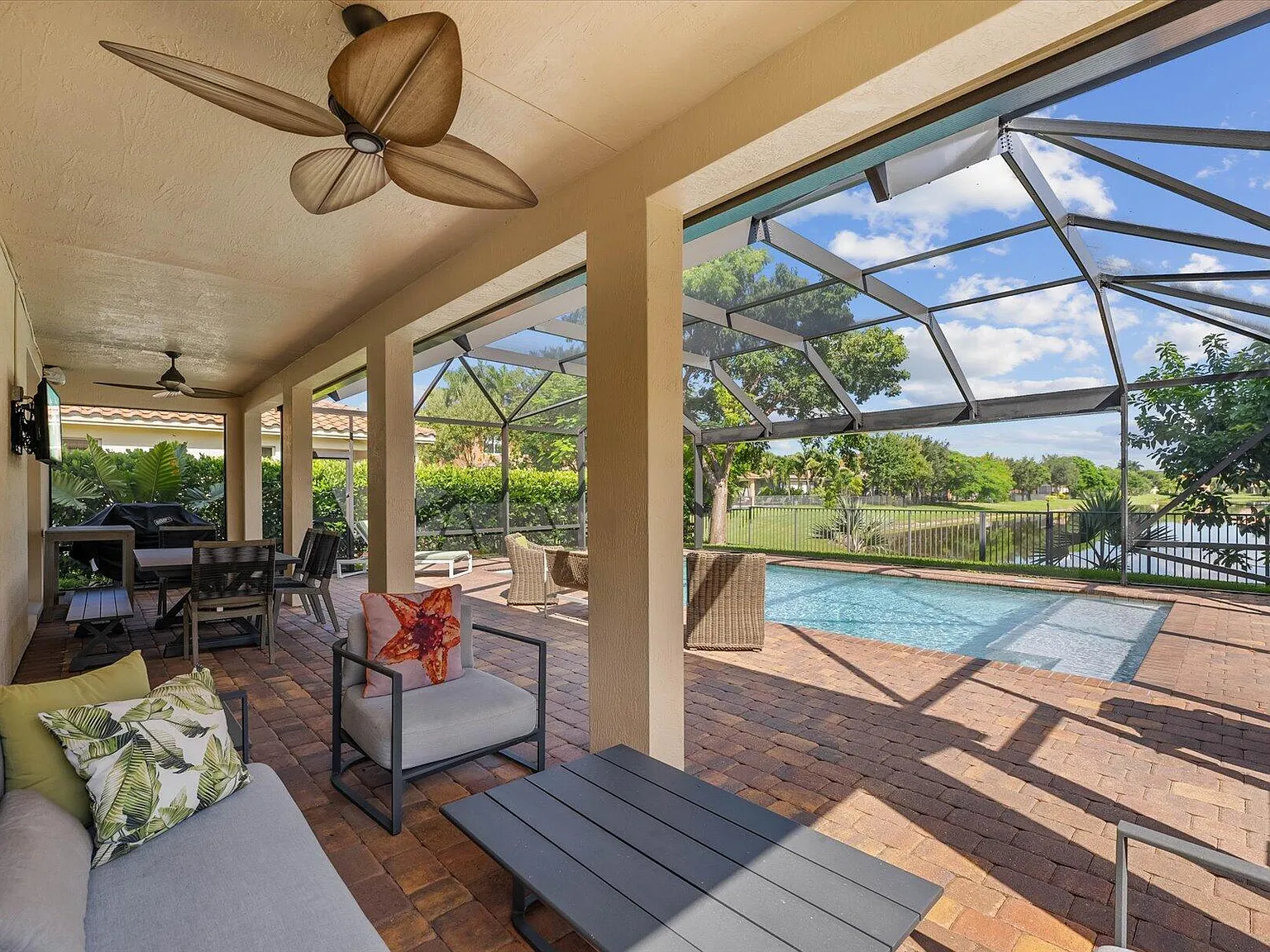 4 bed, 2.5 bath, 2800 sqft, $8,500 — Photo 3