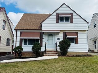 19807 Gardenview Dr, Maple Heights, OH