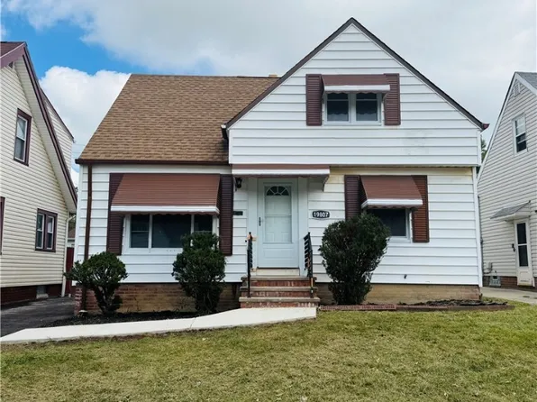 19807 Gardenview Dr, Maple Heights, OH 44137