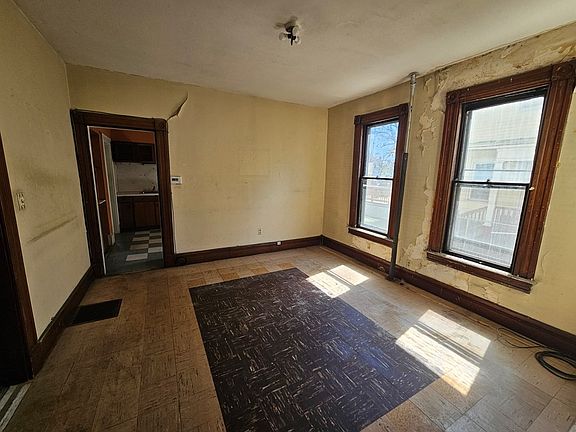 4th image of 29 Yale St