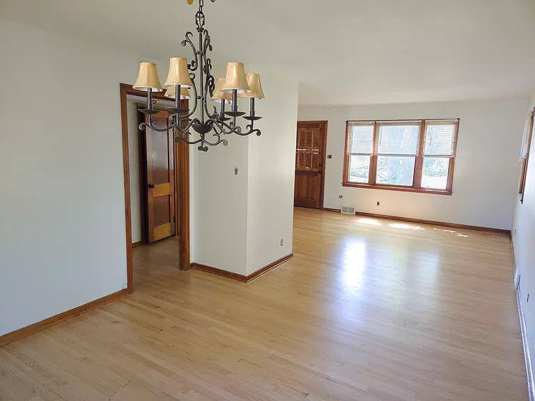 4844 N Iroquois Ave — Photo 2