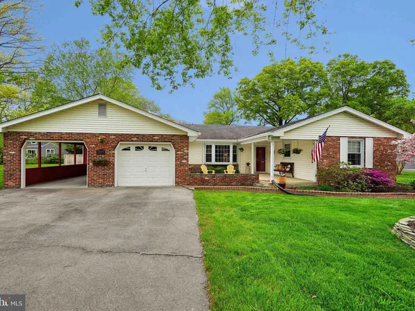 8808 McNair Dr, Alexandria, VA 22309