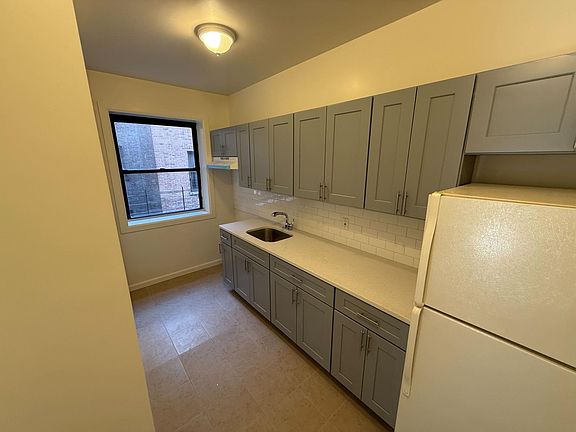 2nd image of 497 Van Cortlandt Park Ave APT 3R