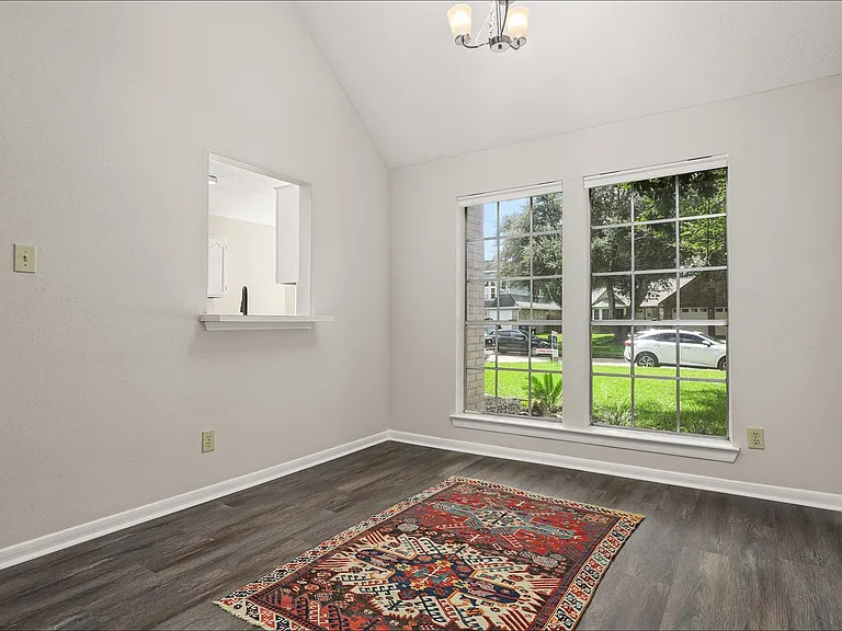 714 Regency Ct — Photo 10
