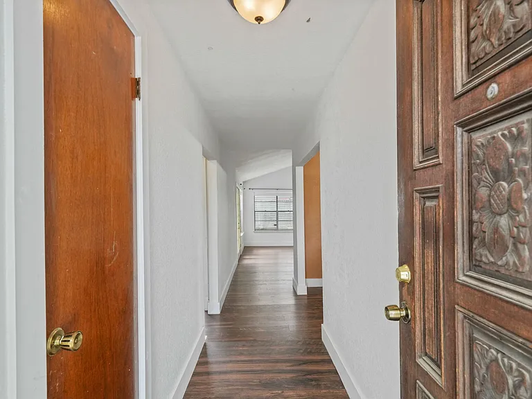 5721 Cresthaven Dr — Photo 2