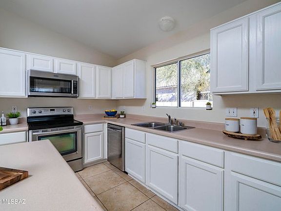5th image of 2065 W Three Oaks Dr