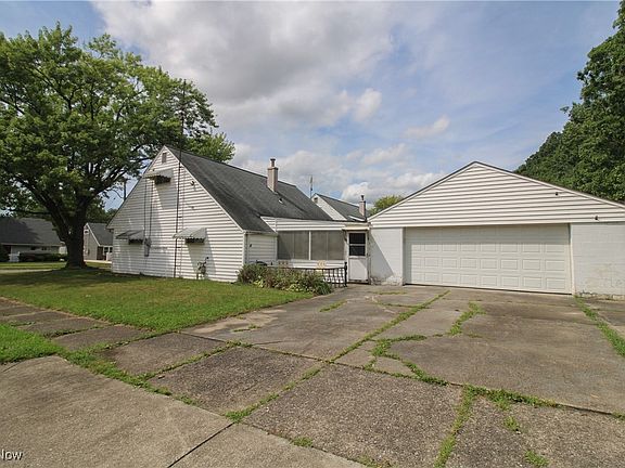 5th image of 213 Oak Knoll St
