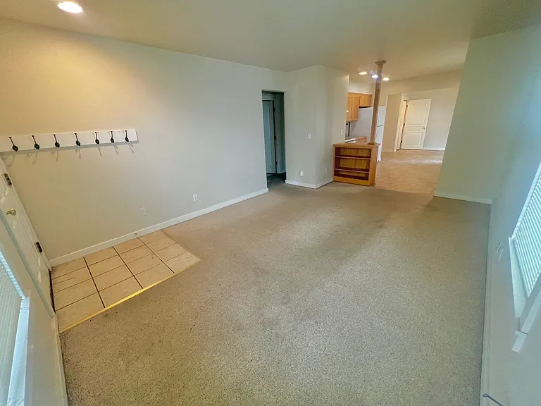 114 SE Roosevelt Ave #&-2 — Photo 5