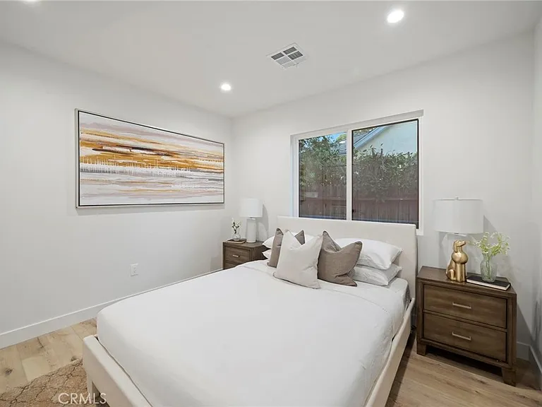 5865 Tobias Ave — Photo 14