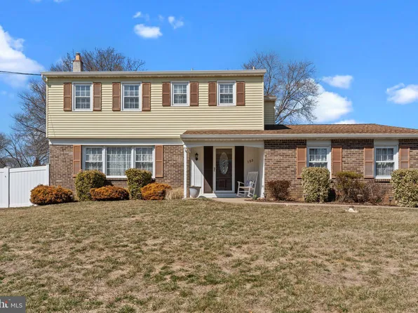 153 Rice Dr, Morrisville, PA 19067