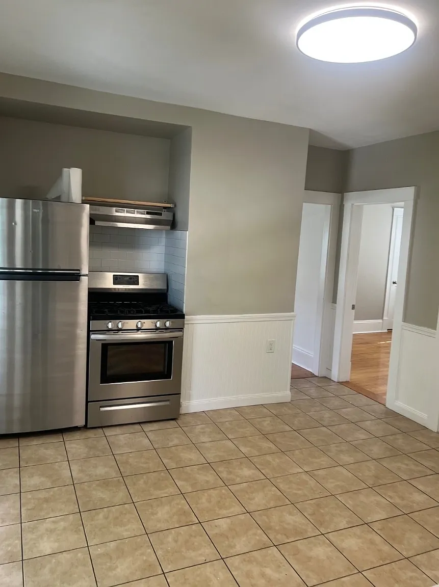 2 bed, 881 sqft, $2,400 — Photo 3