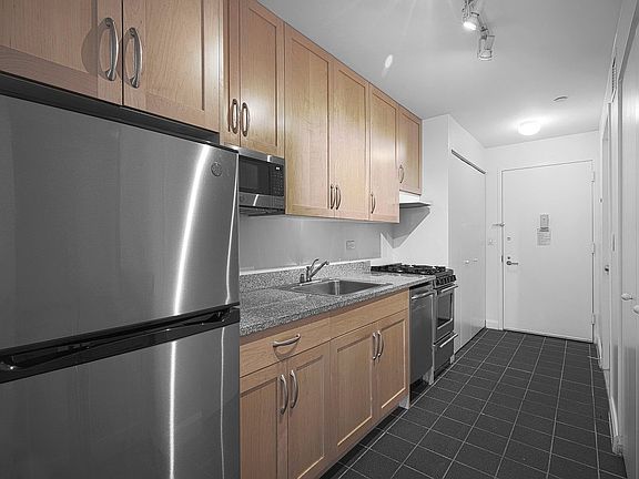4th image of 360 W 43rd St APT S4g