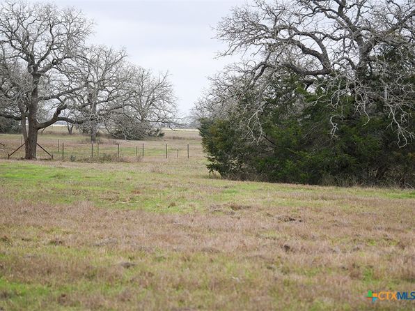 926 Main Loop Rd, Waelder, TX 78959