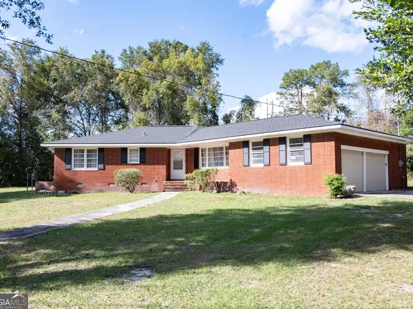2209 Lakeview Dr, Waycross, GA 31501