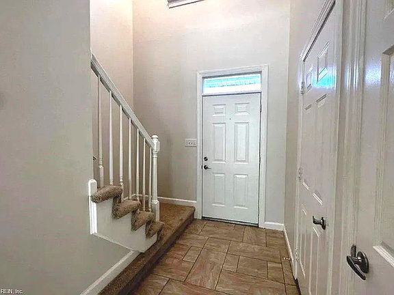 2nd image of 2205 Venice Ct