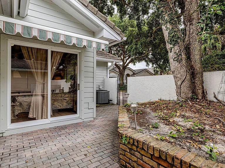 300 S Peppertree Dr — Photo 49
