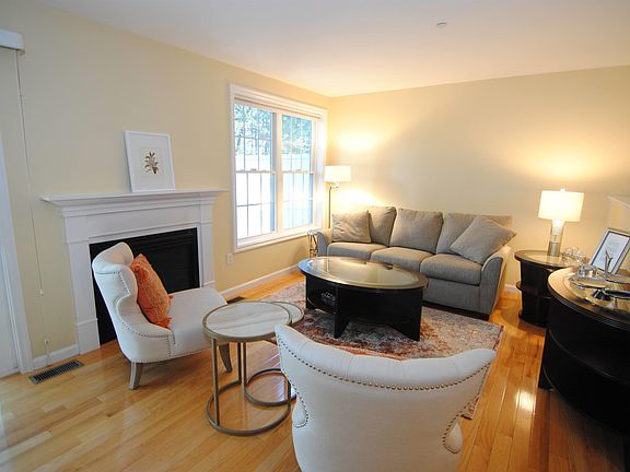 3rd image of 81 Barrington Ave