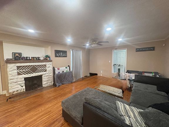 5th image of 2627 Bismarck St