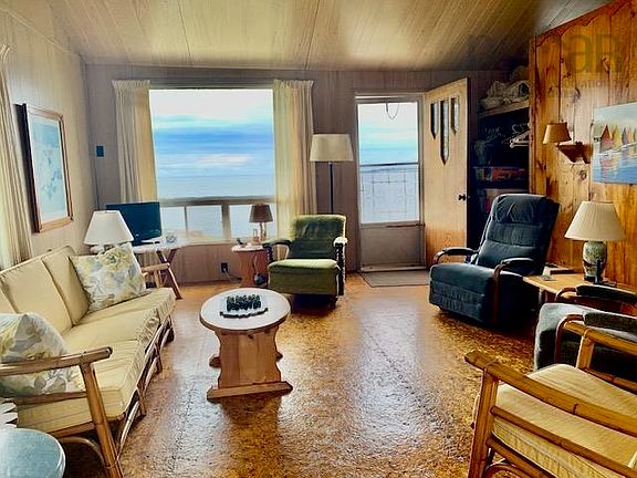 3rd image of 99 Purdy Beach Ln