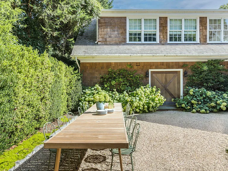 267 Meadows W — Photo 1