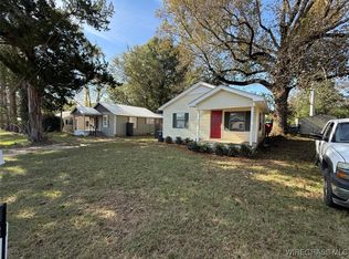 208 Newton St, Hartford, AL 36344