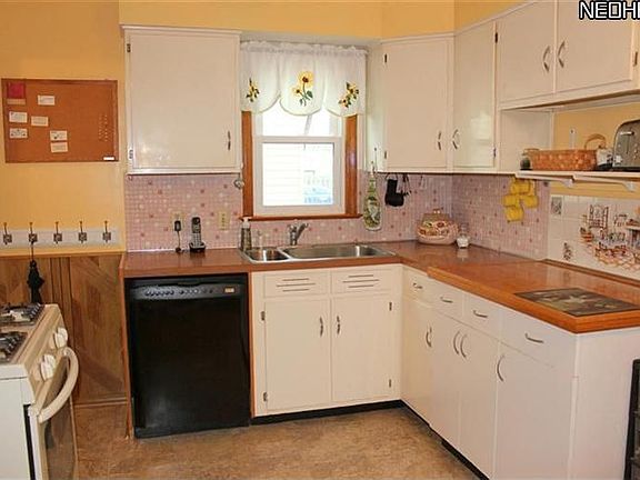 4th image of 2611 Russell Ave
