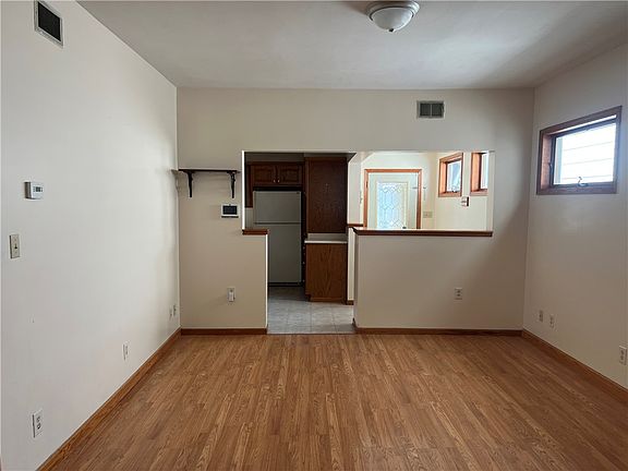 4th image of 121 Hamilton Ave