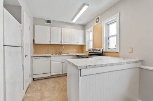 220 Hudson Ave #D