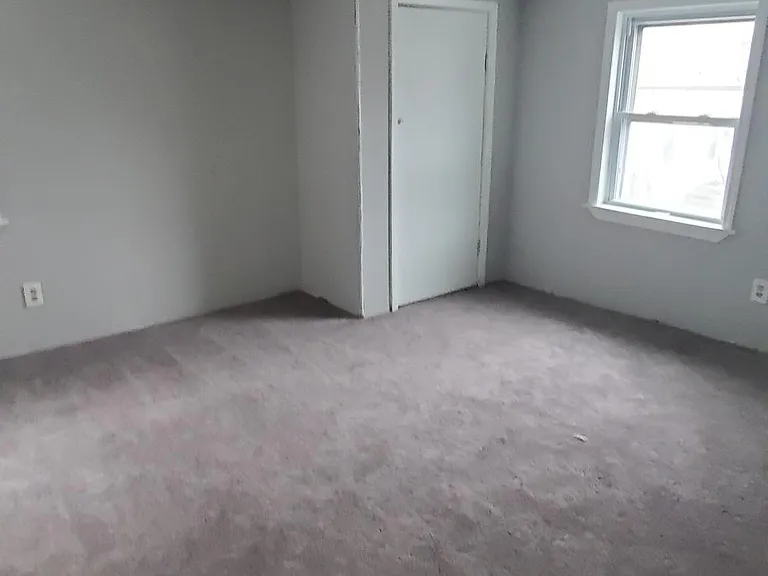 66 Woolverton Ave — Photo 3