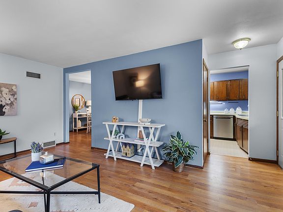 3rd image of 700 Kenwood Cir
