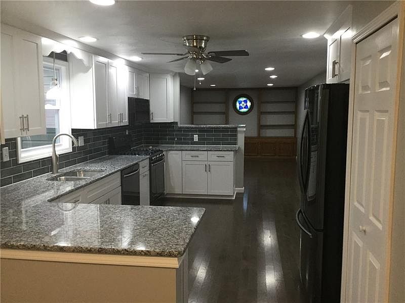 1st image of 437 Lexington Dr