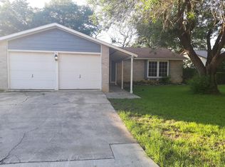 7801 Hunter Oaks St, Live Oak, TX 78233