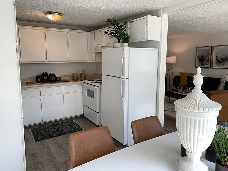 Mohawk Green Apartments — Photo 9