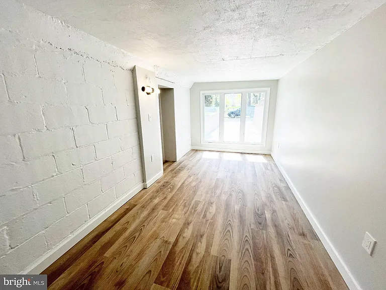 327 Whittier St NW #B — Photo 14