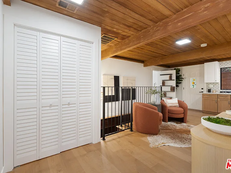 8506 Oak Ct — Photo 16