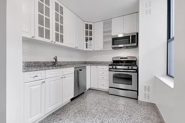 Rented by Cooper & Cooper Real Estate | media 21