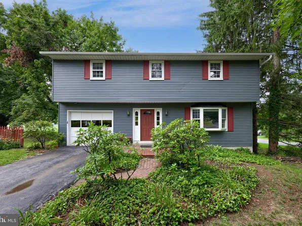 1 Ardmore Dr, Hummelstown, PA 17036